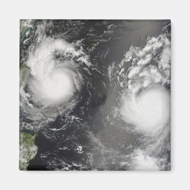 Aimant Le typhon Saomai et la tempête tropicale Bopha (Devant)