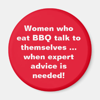 Aimant Les femmes qui mangent du barbecue se parlent d'el