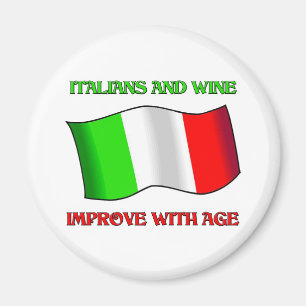Aimant Les Italiens et le vin, s'améliorent avec l'âge