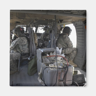 Aimant les soldats observent pour des risques