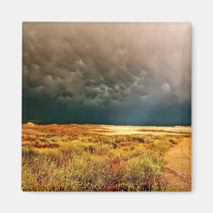 Aimant Lumière Dramatique Perçant les Nuages d'Orage