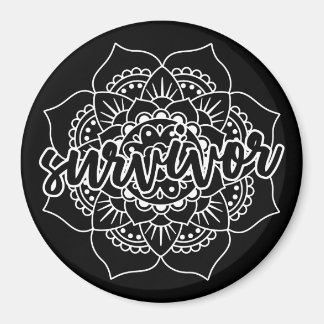 Aimant Mandala, la survivante du cancer en blanc
