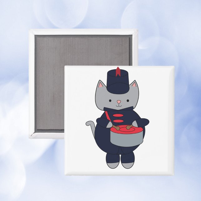 Aimant Marching Band Cat Drummer Navy Blue Red (A magnet featuring a cat playing a drum in a navy blue & red marching band uniform.)