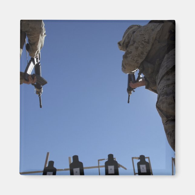 Aimant Marines change de magazines en plein feu (Devant)