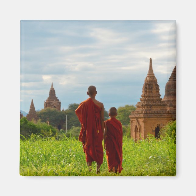 Aimant Moines avec des temples anciens (Devant)