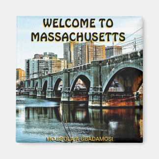 Aimant MOJISOLA A GBADAMOSI(Bienvenue à Massachusetts Mag