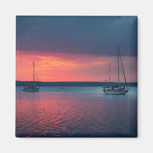 Aimant Naviguant dans le coucher du soleil   Cienfuego,