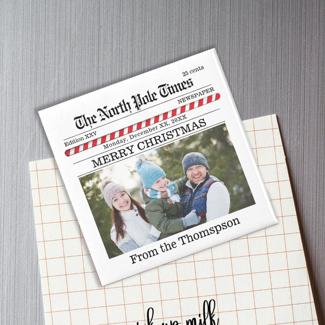 Aimant Noël Mignonne Typographie amusante Design de journ (Christmas cute whimsical Newspaper photo magnet. )