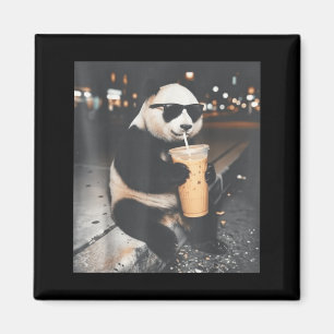 Aimant Panda buvant un café glacé mème animal drôle homme