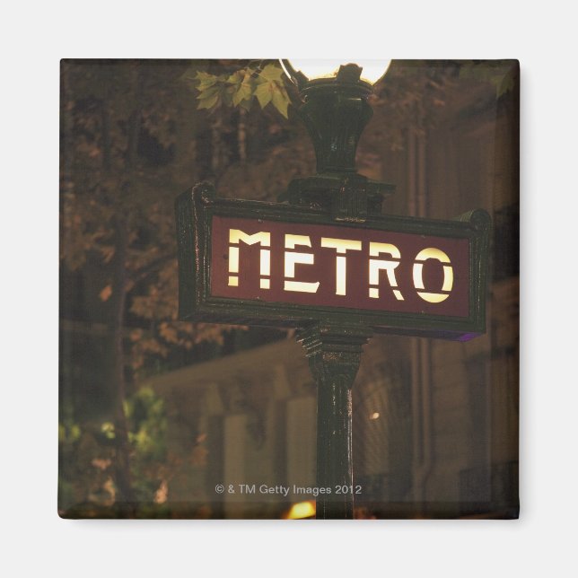 Aimant Paris, France. (Devant)