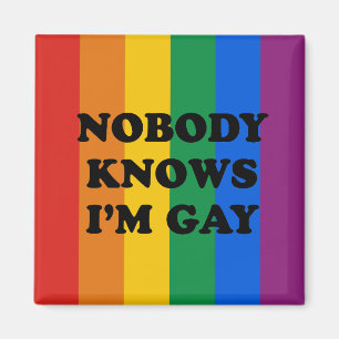 AIMANT PERSONNE NE SAIT QUE JE SUIS GAY