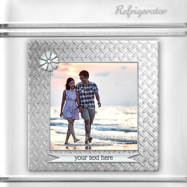 Aimant photo personnalisé en métal argenté (Photo magnet featuring your own favorite photo framed by a silver metallic design)