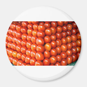 Aimant pile de tomates fraîches savoureuses