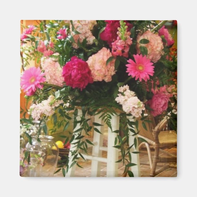 Aimant Pink_Peony_Flower_Ceremony_Arrangement_On_Stand (Devant)