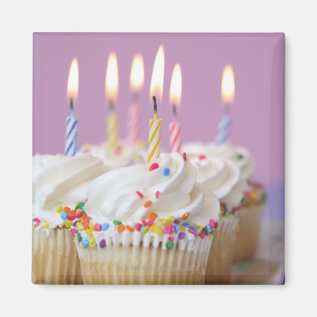 Aimant Plateau de gâteaux d'anniversaire avec bougies (Devant)