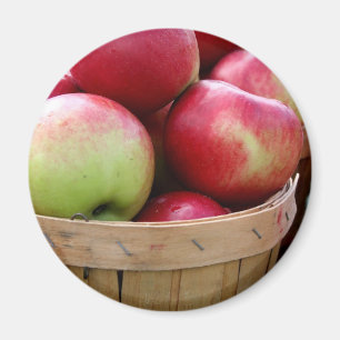 Aimant Pommes fraîches en panier au marché des agriculteu