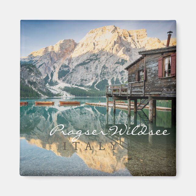 Aimant Pragser Wildsee dans les Dolomites en Italie (Devant)
