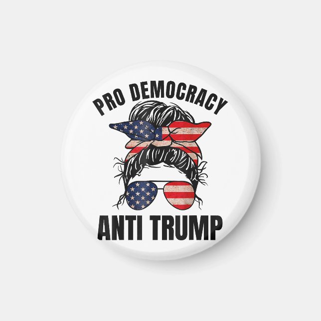 Aimant Pro Democracy - Anti Trump Messy Bun drapeau améri (Devant)