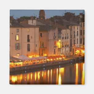 Aimant Restaurants le long de la rivière l'Hérault. L'Hér