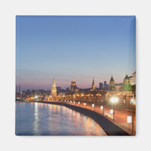 Aimant Rivière de Moscou au crépuscule