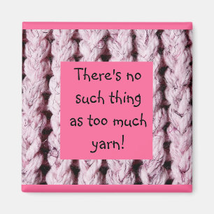 Aimant rose de réfrigérateur de thème de tricot