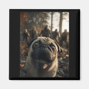 Aimant Selfie de pug drôle avec des zombies forêt inquiét