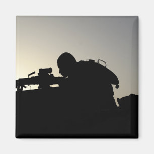 Aimant Silhouette d'un artilleur d'arme automatique de