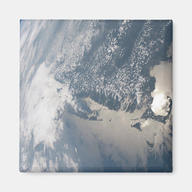 Aimant Soleil Sur Les Eaux De La Terre. (Devant)