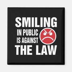 Aimant Sourire en public est contre la loi