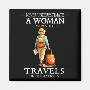 Aimant Sous-estimer une femme qui voyage dans les années 