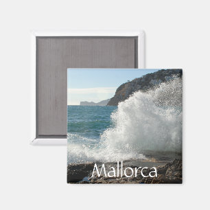 Aimant Surf sur les rochers, Majorque, Espagne