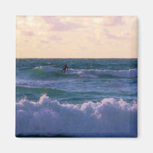 Aimant Surfer solitaire à la plage Newquay les