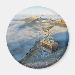 Aimant Téléphérique sur le mont Seceda dans les Dolomites