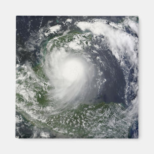 Aimant Tempête tropicale Karl au-dessus de la péninsule