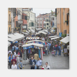 Aimant Touristes sur un marché en plein air, Venise,