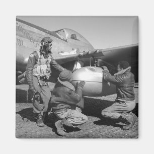 Aimant Tuskegee Airmen, 1945