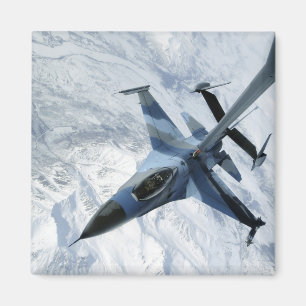 Aimant Un agresseur F-16 repose en contact la position