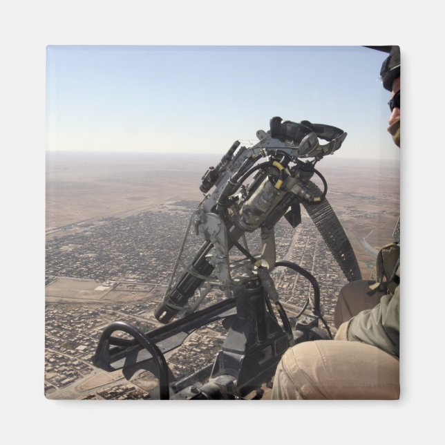 Aimant Un chef d'équipage cherche une activité suspecte (Devant)