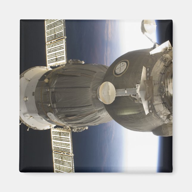 Aimant Un engin spatial Soyouz rétroéclairé par la Terre (Devant)
