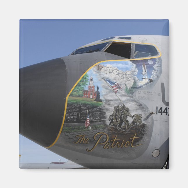 Aimant Un KC-135 Stratotankeraffichant un nez patriotique (Devant)