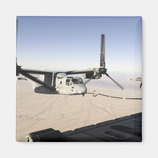 Aimant Un MV-22 Osprey ravitaille le mi-vol (Devant)