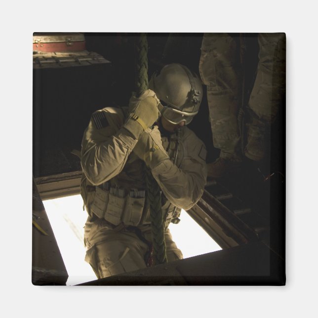 Aimant Un pararescueman de l'US Air Force commence sa des (Devant)