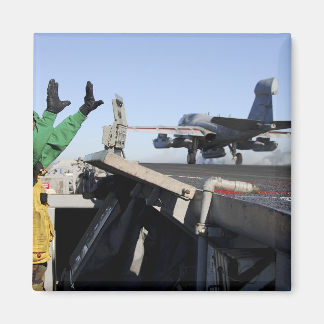Aimant Un Prowler EA-6B démarre depuis le poste de pilota (Devant)