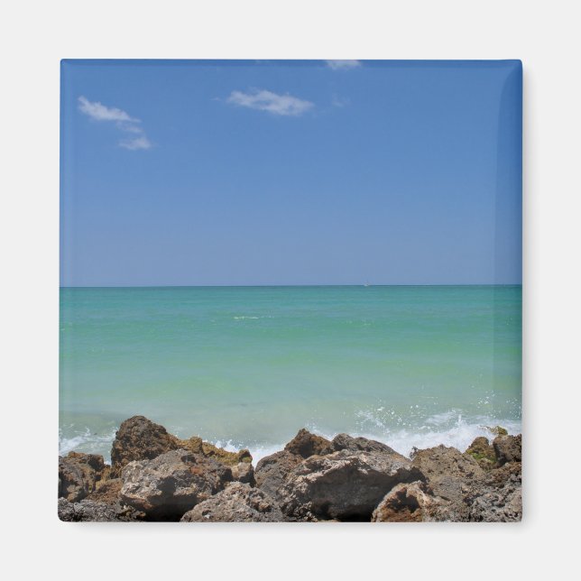 Aimant Un Splash Sur Les Rochers (Devant)