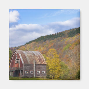 Aimant Une grange dans les montagnes vertes du Vermont. H