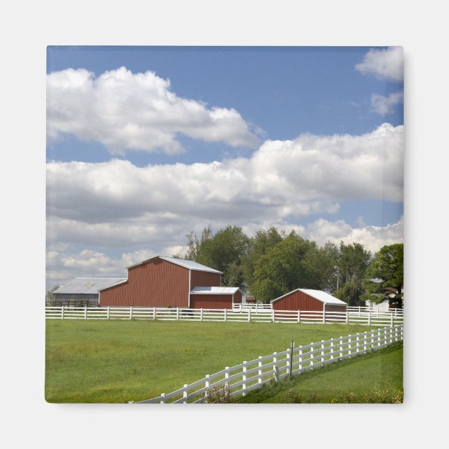 Aimant Une grange rouge et une ferme à Pamona, Kansas. (Devant)
