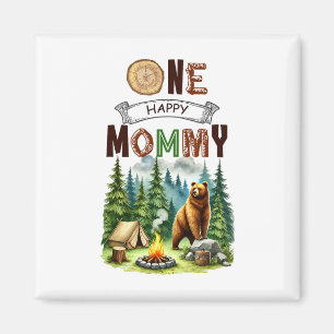 Aimant Une joyeuse campeuse maman pour son premier annive