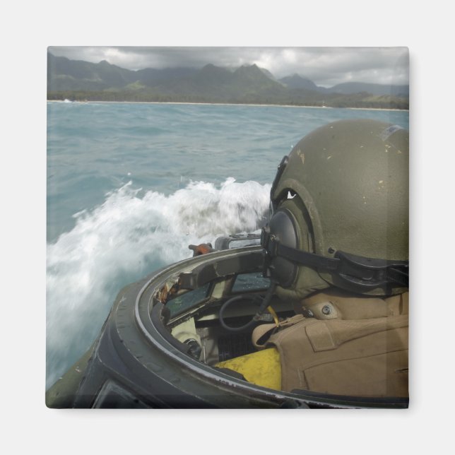 Aimant US Marine conduit un véhicule d'assaut amphibie (Devant)