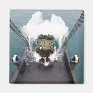 Aimant Véhicules d'assaut amphibies débarquent de USNS