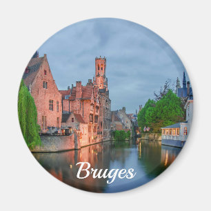 Aimant Vieille ville et beffroi la nuit à Bruges Magne